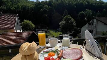 Tägliches kontinentales Frühstück (10 EUR pro Person)