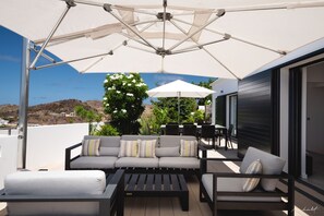 Outdoor dining - Beautiful Iris Luxury villa (Grand Cul-de-Sac)