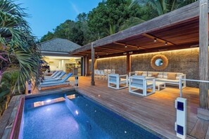 Opvarmet pool, liggestole