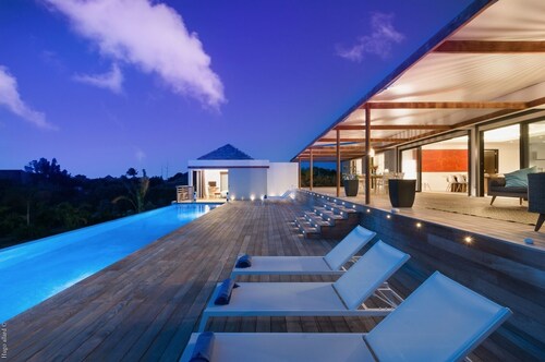 Cairn (3/4 Rooms) Luxury villa