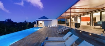 Cairn (3/4 Rooms) Luxury villa