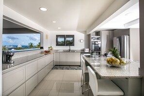 Fridge, microwave, oven, stovetop - Z'Abricot (4/6 Rooms) (Mont Vernon III)