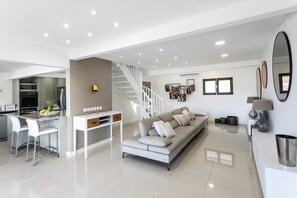 TV, books - Z'Abricot (4/6 Rooms) (Mont Vernon III)