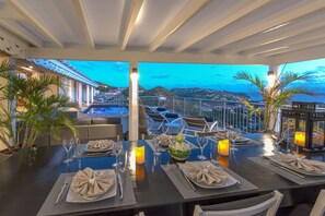 تناول الطعام بالخارج