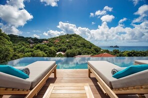 A heated pool - Sasha (2/3 Rooms) Luxury villa (Corossol)