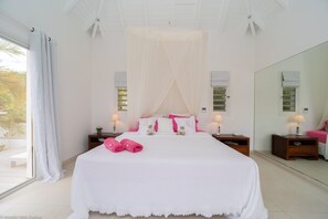 4 bedrooms, iron/ironing board, WiFi, bed sheets
