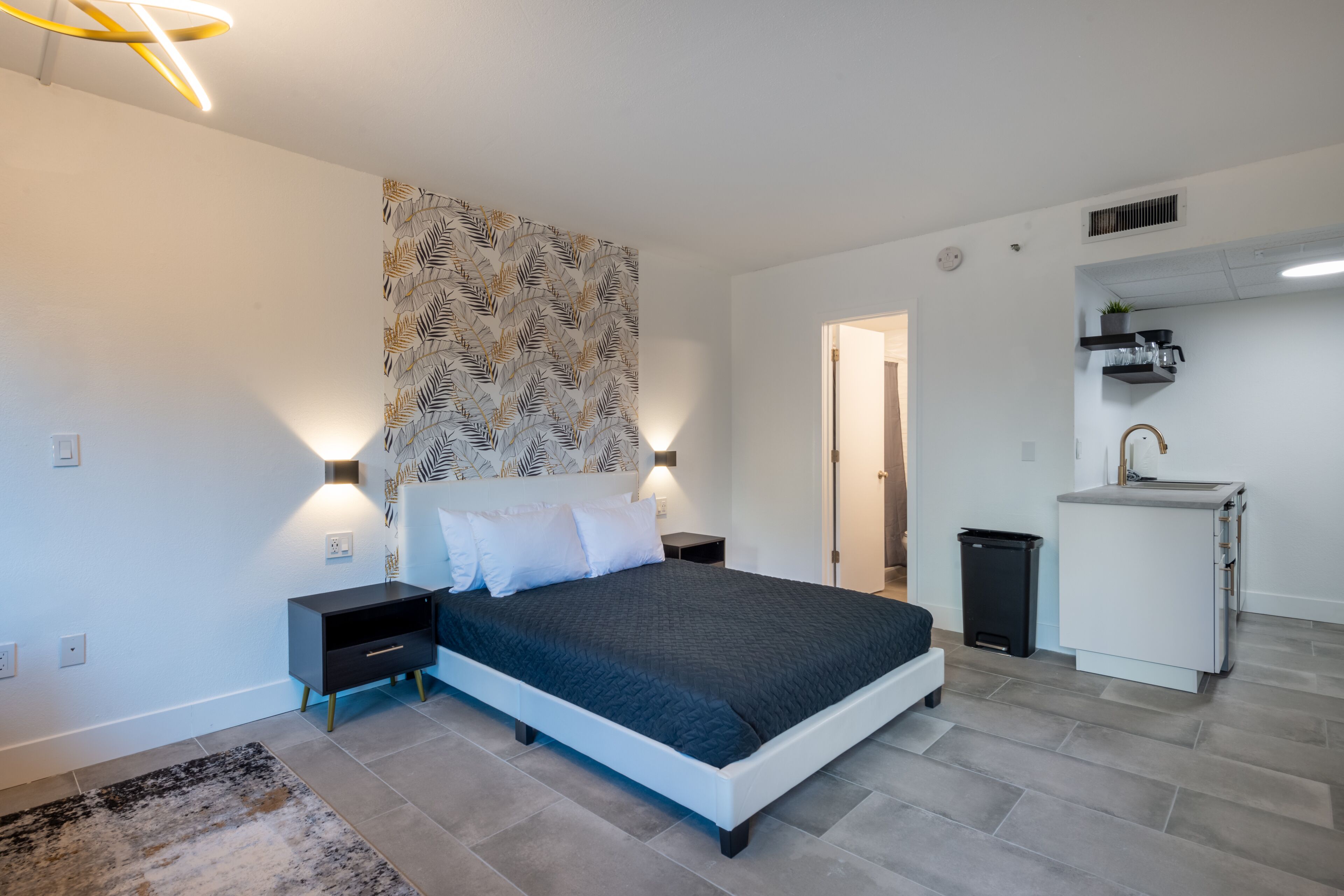 NEW - remodeled Studio close to Universal Studios