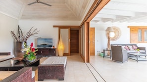 TV, lettore DVD, impianto stereo