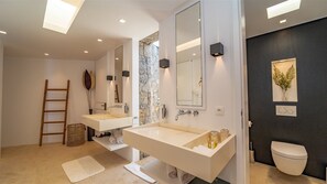 Shower, towels - Epicure (3/7 Rooms) Luxury villa (Mont Jean)