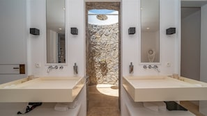 Shower, towels
