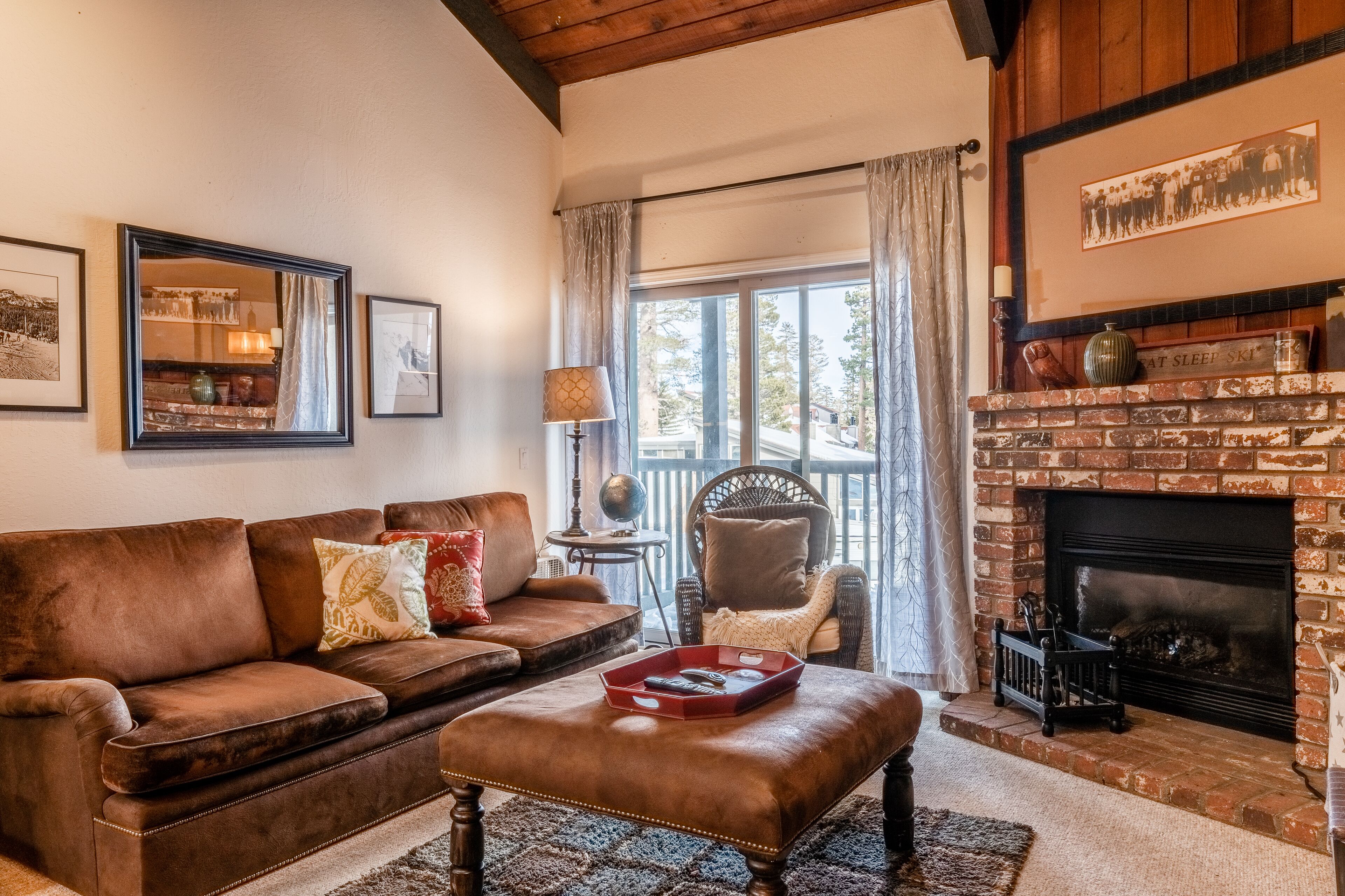 Walk to Canyon Lodge! Chamonix Condo.