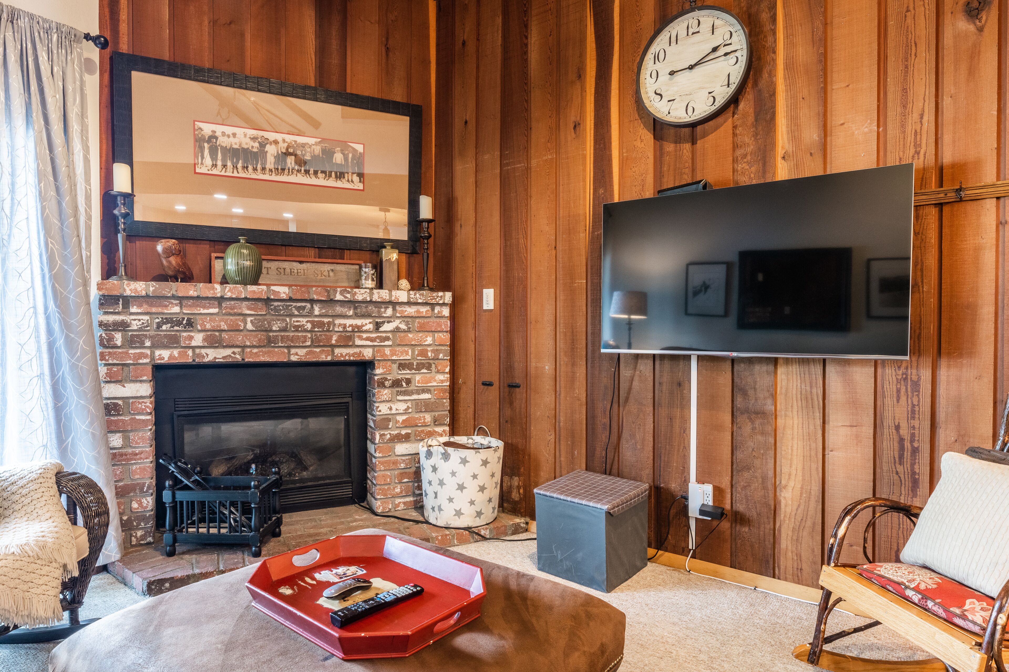 Walk to Canyon Lodge! Chamonix Condo.