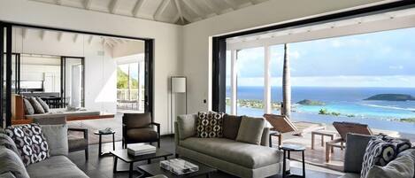 Fernseher, DVD-Player, Stereoanlage