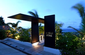 A modern outdoor area with a sign reading "LA BELLE ETOILE".