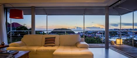 Televisión, reproductor de DVD y estéreo