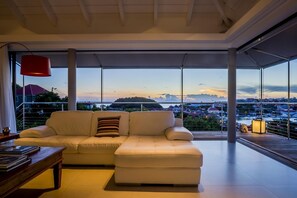 Télévision, lecteur de DVD, chaßne hi-fi