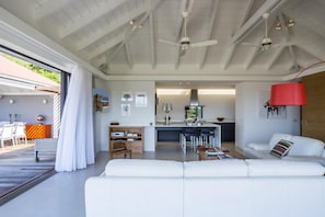 Télévision, lecteur de DVD, chaßne hi-fi