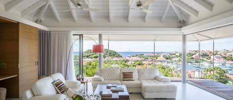 Télévision, lecteur de DVD, chaßne hi-fi