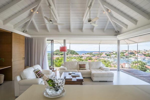 Télévision, lecteur de DVD, chaßne hi-fi