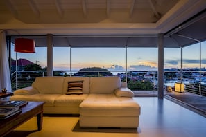 Télévision, lecteur de DVD, chaßne hi-fi