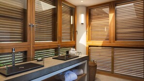 Shower, towels