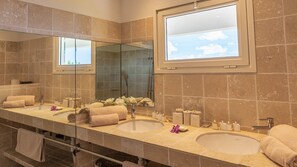 Shower, towels - Beautiful Wish Luxury villa (Colombier)