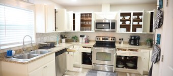 Gorgeous Queen Master Suite with Private Lavatory