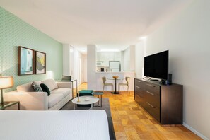 Iron/ironing board, free WiFi - Midtown West One Bed near Central Park, and More (New York)