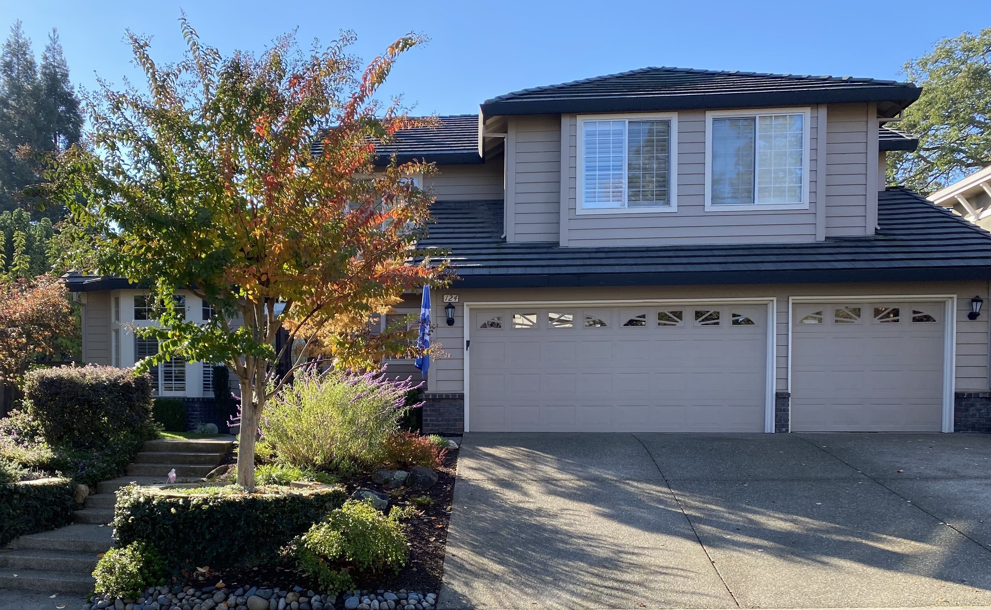 Walk to Folsom Lake! Delightful 4 bdrm Home w/pool