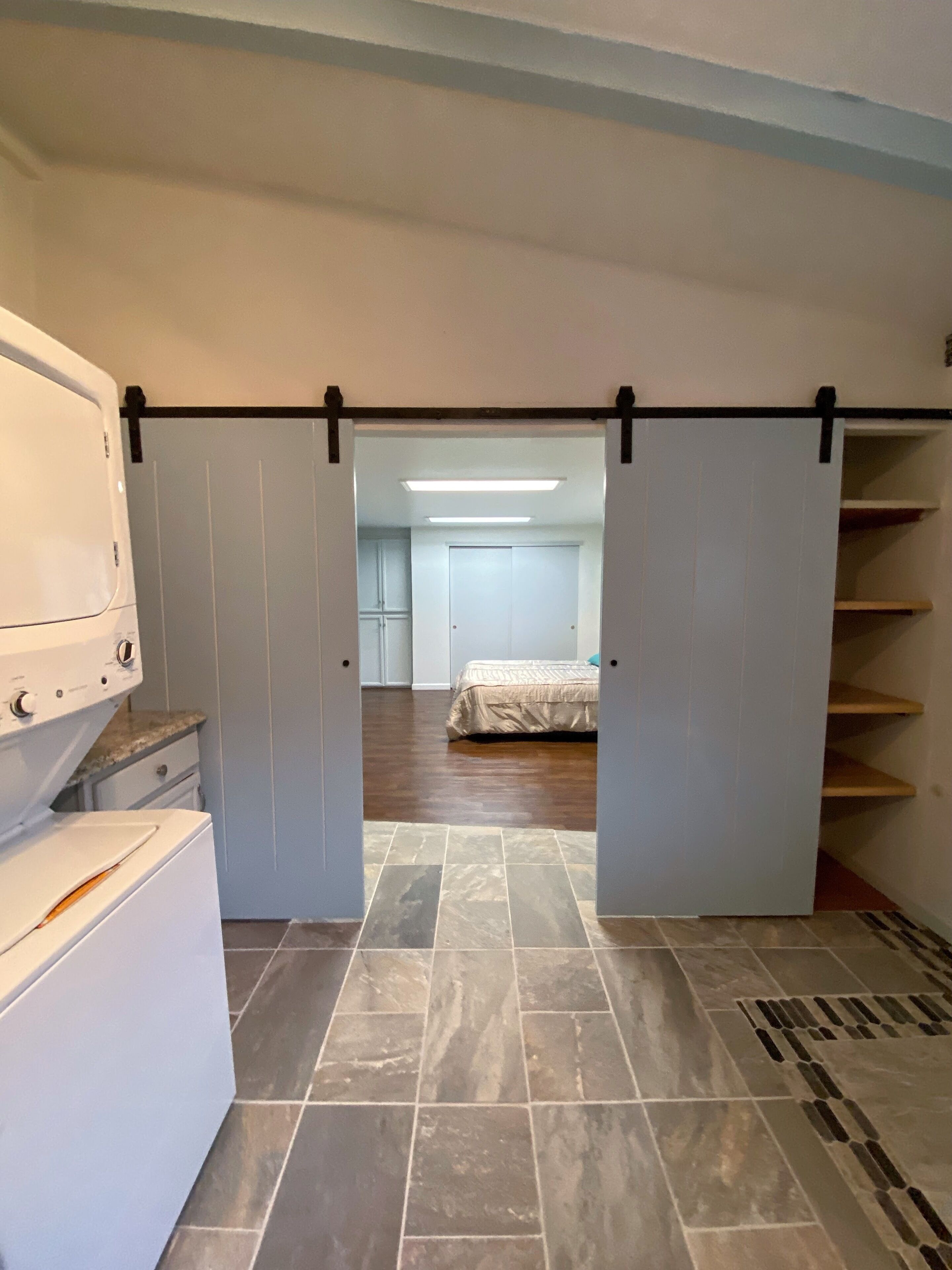 New 1 bed 1 bath Comfortable Adorable Bright property. Very Centrally Located 