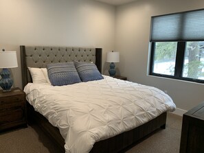 4 Schlafzimmer, Schreibtisch, Bügeleisen/Bügelbrett, Reisekinderbett