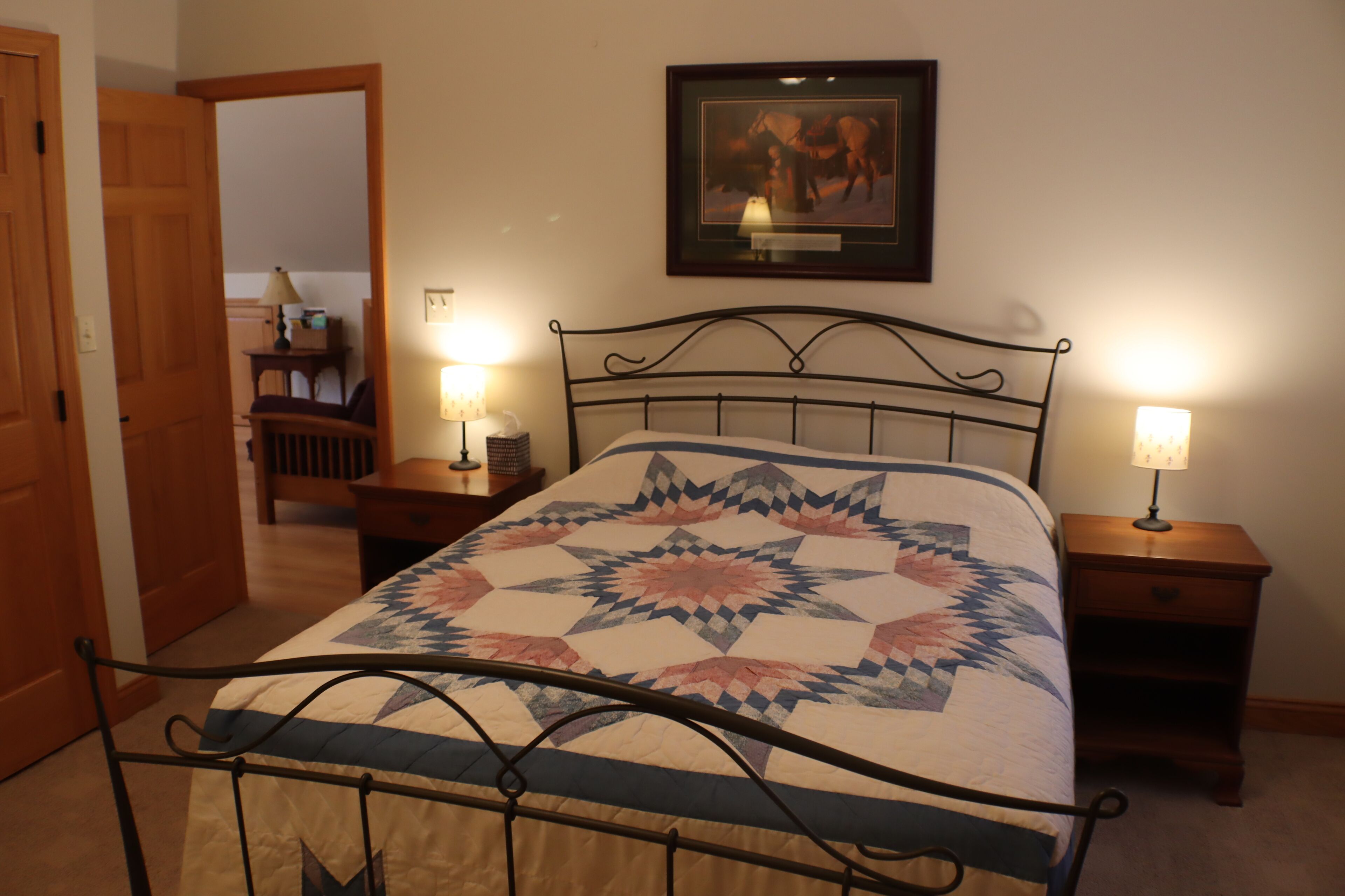 Bright country cottage - 15 minutes from the city!