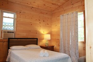 1 bedroom, desk, WiFi, bed sheets