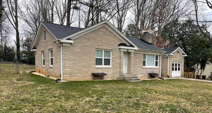 Vibrant 3BR Greensboro Home | Game Room & Yard