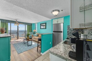 Fridge, microwave, oven, stovetop - DOWNTOWN OCEANFRONT HIGH FLOOR WITH DREAM VIEWS! (Myrtle Beach)