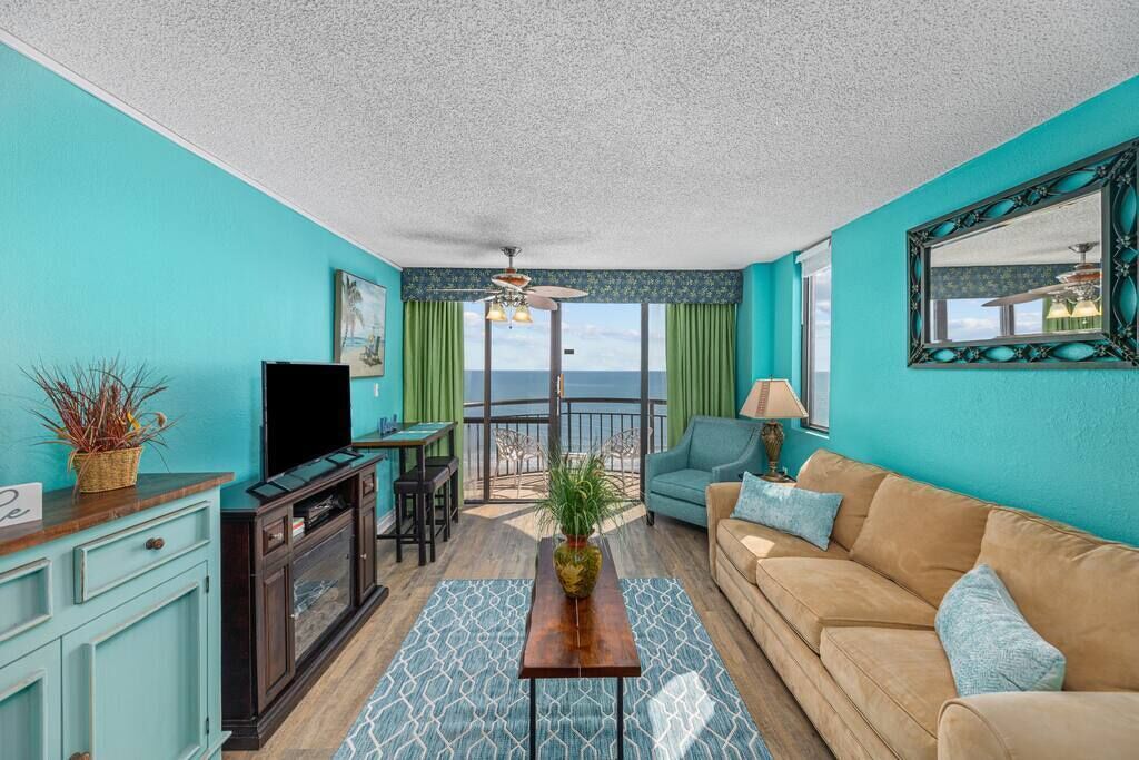 DOWNTOWN OCEANFRONT HIGH FLOOR WITH DREAM VIEWS!