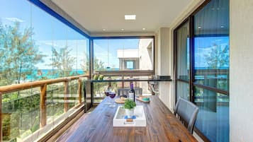 Deluxe Apartment | Dining