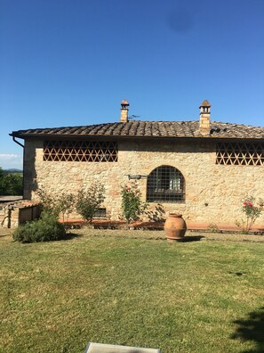 Property grounds - Villa Beatrice, a barn in the heart of Tuscany! (Monteriggioni Siena)