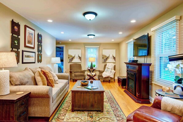 Smart TV, fireplace, DVD player, offices