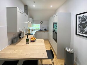 Réfrigérateur, micro-ondes, four, lave-vaisselle