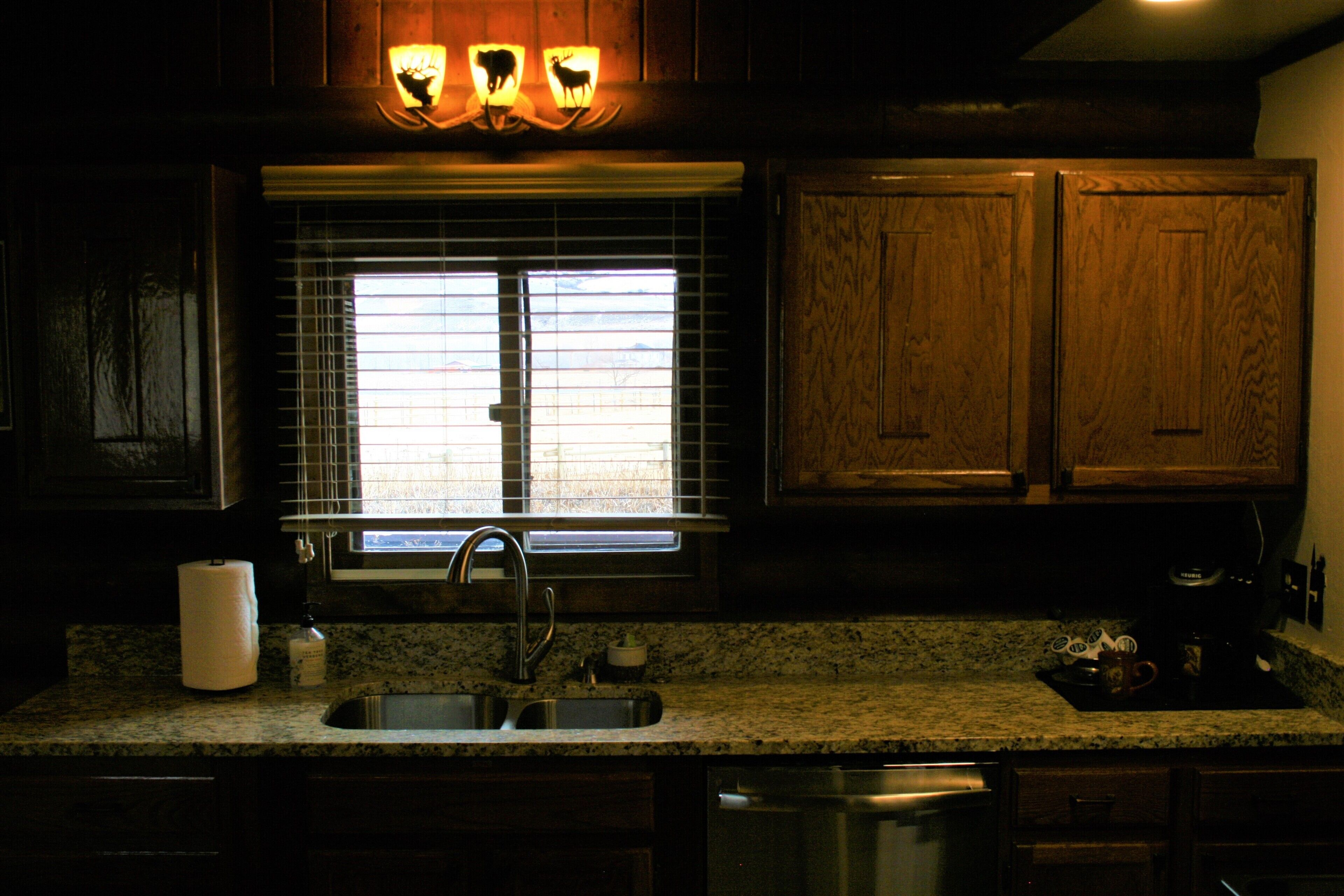 Log home just 32 miles to the east gate of Yellowstone National Park