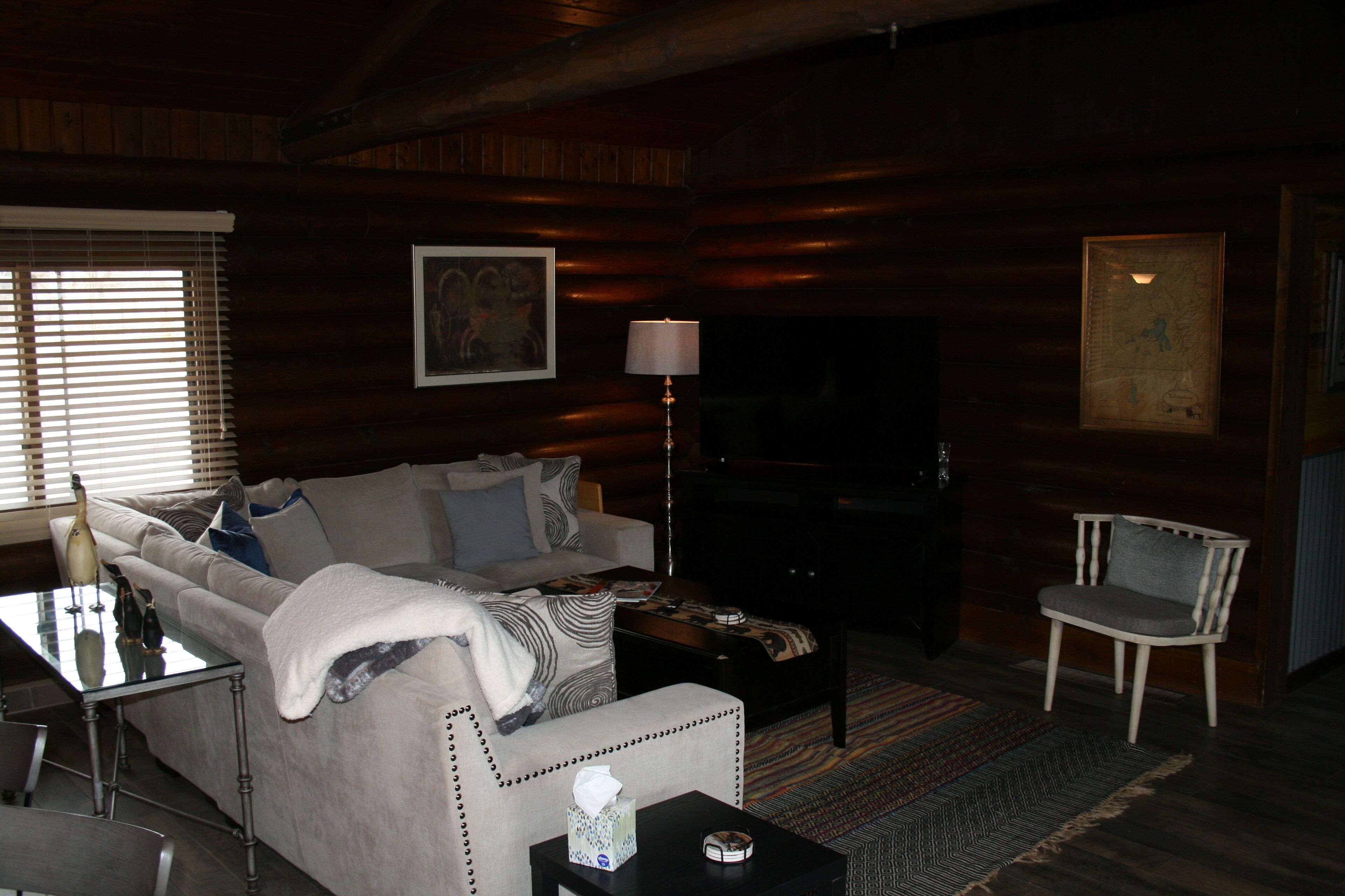 Log home just 32 miles to the east gate of Yellowstone National Park