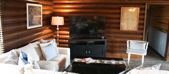 Log home just 32 miles to the east gate of Yellowstone National Park