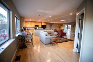 Smart TV, videojuegos, tenis de mesa y libros 