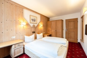 Double Room | Free WiFi, bed sheets