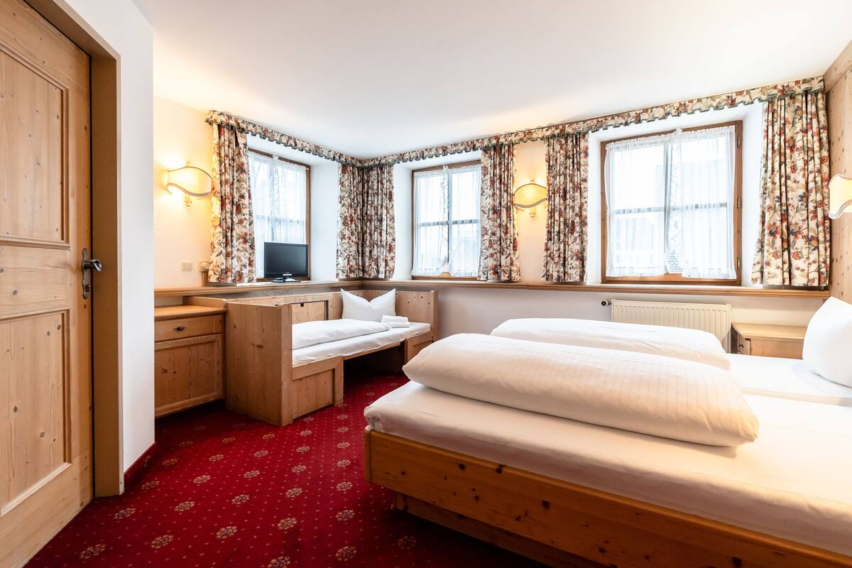 WiFi (free), bed sheets