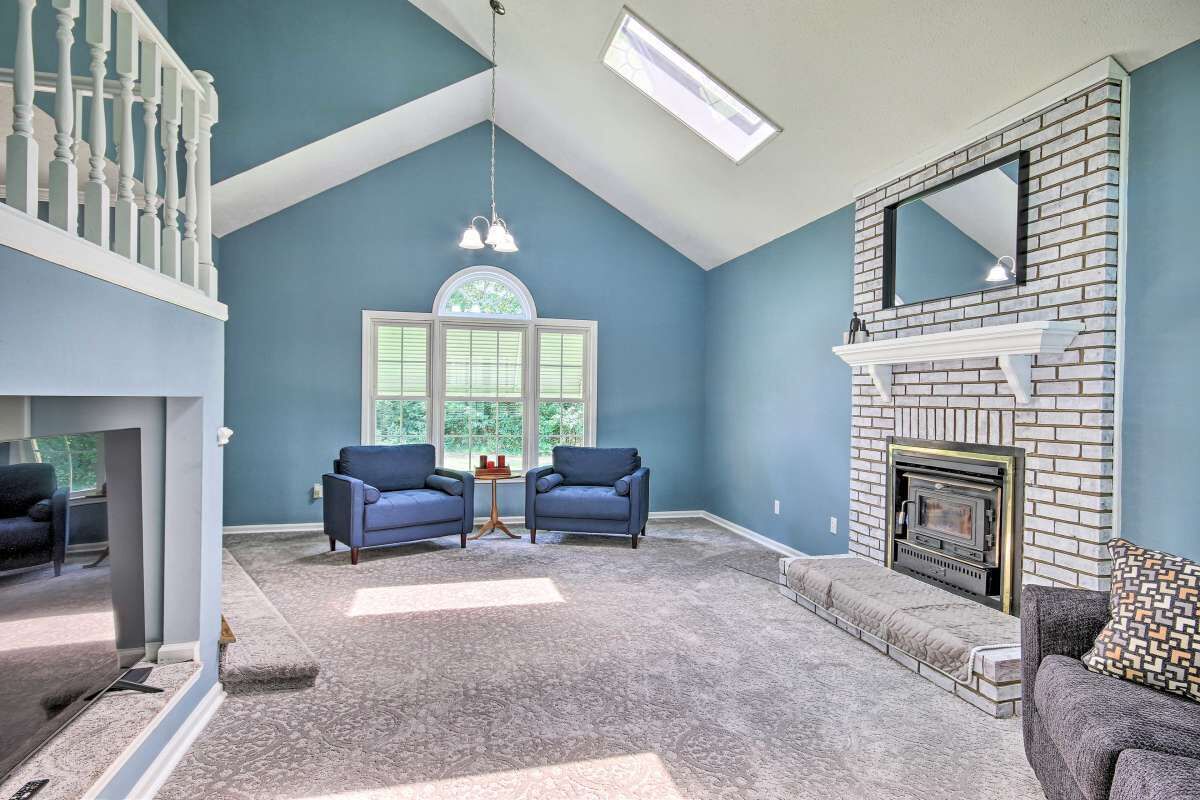 Entire 4-beds, 3-bath home with pool in quiet neighborhood. 