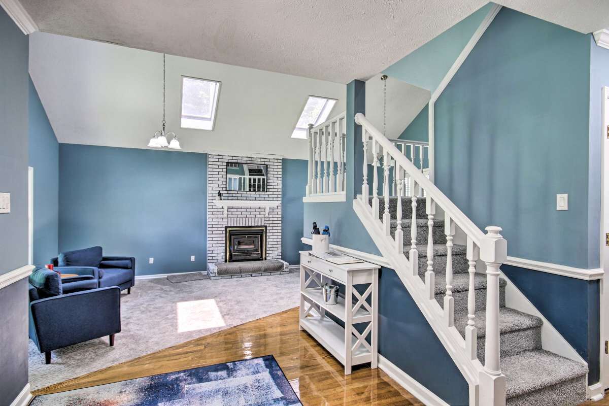 Entire 4-beds, 3-bath home with pool in quiet neighborhood. 