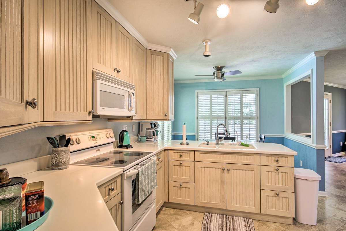 Entire 4-beds, 3-bath home with pool in quiet neighborhood. 