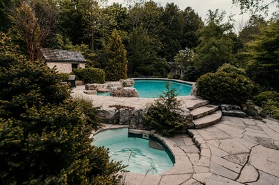 Cedarcliff Elora - A Majestic Retreat